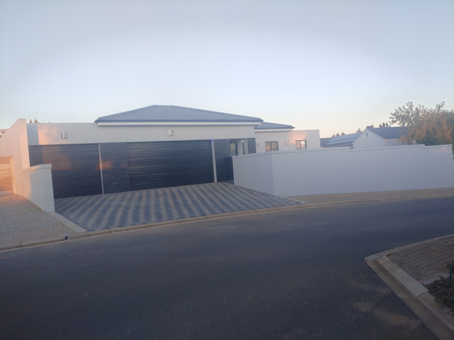 4 Bedroom Property for Sale in Tafelzicht Western Cape